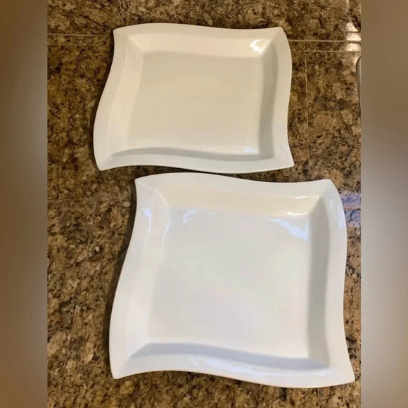 (2) Pier 1 Wavy White Porcelain 11” Plates Heavy Duty Excellent Condition Rare - Picture 4 of 4